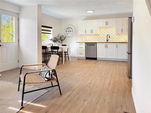 367 5Th Avenue, Rivers, MB - Indoor Photo Showing Kitchen