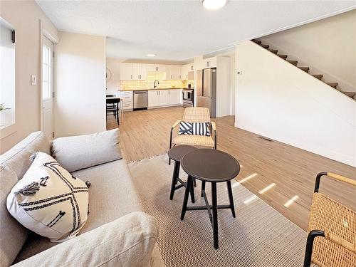 367 5Th Avenue, Rivers, MB - Indoor
