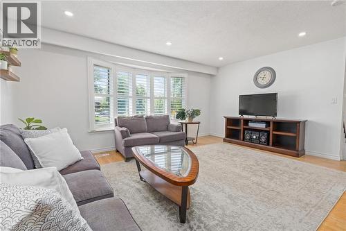 26 Marilyn Crescent, Georgetown, ON - Indoor Photo Showing Living Room