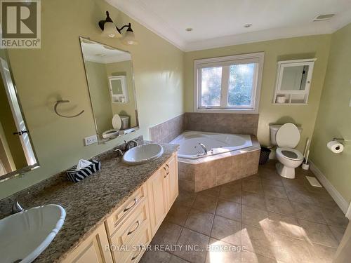 32 Mountwood Avenue, Hamilton, ON - Indoor Photo Showing Bathroom