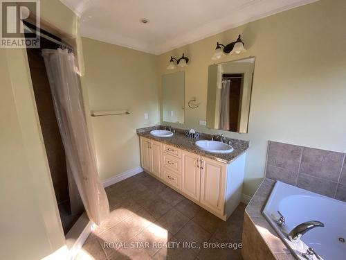 32 Mountwood Avenue, Hamilton, ON - Indoor Photo Showing Bathroom