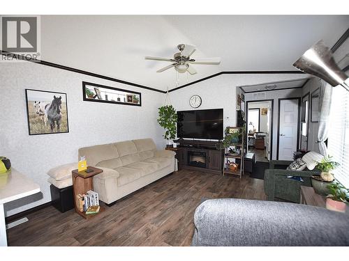 living room with a vaulted ceiling - 65 Antoine Road Unit# 21, Vernon, BC 