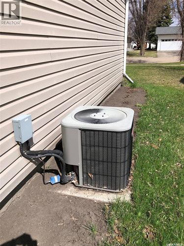 727 4Th Street, Canora, SK - Outdoor