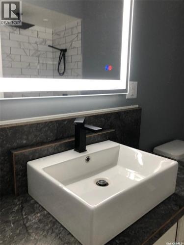 727 4Th Street, Canora, SK - Indoor Photo Showing Bathroom