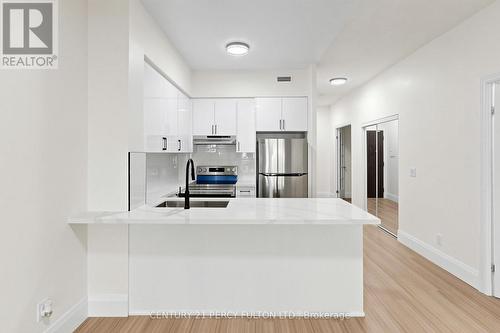 102 - 57 Upper Duke Crescent, Markham, ON - Indoor Photo Showing Kitchen