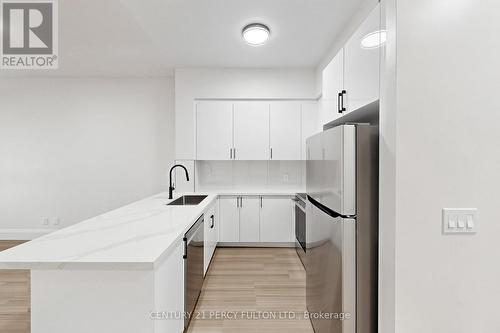 102 - 57 Upper Duke Crescent, Markham, ON - Indoor Photo Showing Kitchen