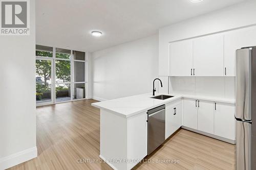 102 - 57 Upper Duke Crescent, Markham, ON - Indoor Photo Showing Kitchen