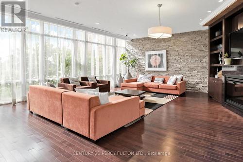 102 - 57 Upper Duke Crescent, Markham, ON - Indoor Photo Showing Living Room
