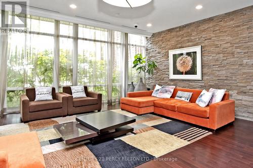 102 - 57 Upper Duke Crescent, Markham, ON - Indoor Photo Showing Living Room