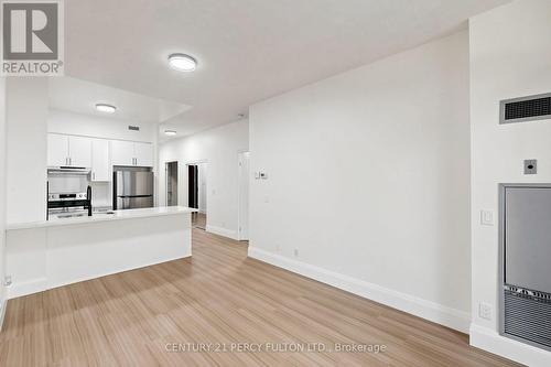102 - 57 Upper Duke Crescent, Markham, ON - Indoor Photo Showing Kitchen