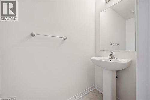 525 Erinbrook Drive Unit# C052, Kitchener, ON - Indoor Photo Showing Bathroom
