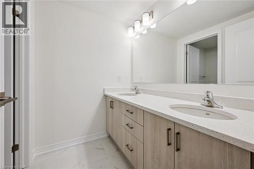 525 Erinbrook Drive Unit# C052, Kitchener, ON - Indoor Photo Showing Bathroom
