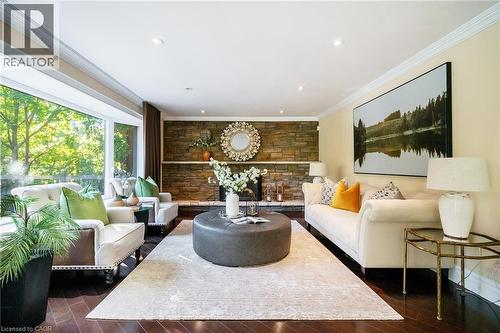 3278 Credit Heights Drive, Mississauga, ON - Indoor Photo Showing Living Room