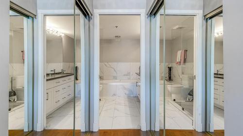 115-1156 Sunset Drive, Kelowna, BC - Indoor Photo Showing Bathroom