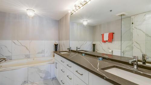 115-1156 Sunset Drive, Kelowna, BC - Indoor Photo Showing Bathroom