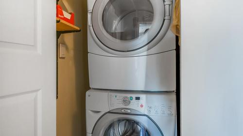115-1156 Sunset Drive, Kelowna, BC - Indoor Photo Showing Laundry Room