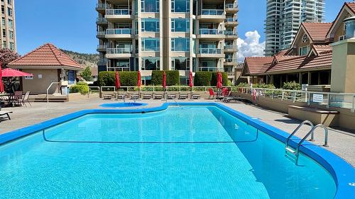 115-1156 Sunset Drive, Kelowna, BC - Outdoor With In Ground Pool