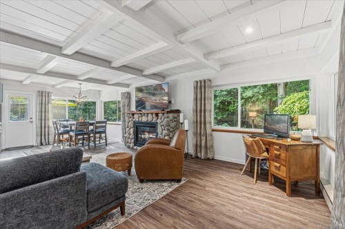324 Chester Rd, Qualicum Beach, BC 