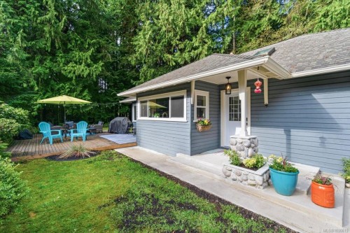 324 Chester Rd, Qualicum Beach, BC 
