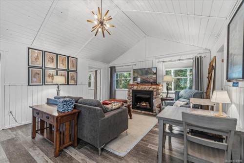 324 Chester Rd, Qualicum Beach, BC 