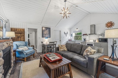 324 Chester Rd, Qualicum Beach, BC 