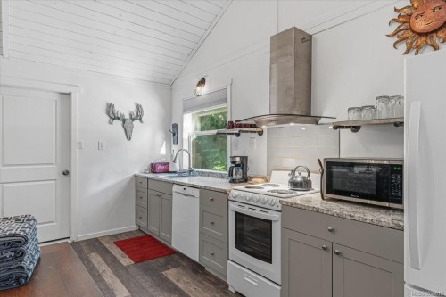 324 Chester Rd, Qualicum Beach, BC 