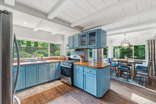 324 Chester Rd, Qualicum Beach, BC 