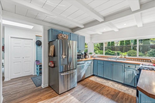 324 Chester Rd, Qualicum Beach, BC 