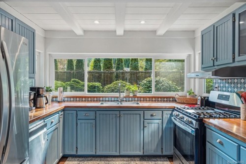 324 Chester Rd, Qualicum Beach, BC 