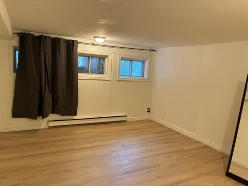 Salle familiale - 3902 Av. De Repentigny, Montréal (Mercier/Hochelaga-Maisonneuve), QC - Indoor Photo Showing Other Room