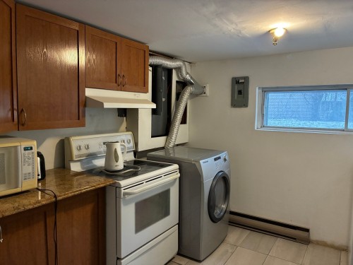 Cuisine - 3902 Av. De Repentigny, Montréal (Mercier/Hochelaga-Maisonneuve), QC - Indoor Photo Showing Laundry Room