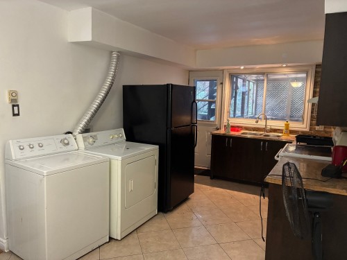 Cuisine - 3902 Av. De Repentigny, Montréal (Mercier/Hochelaga-Maisonneuve), QC - Indoor Photo Showing Laundry Room