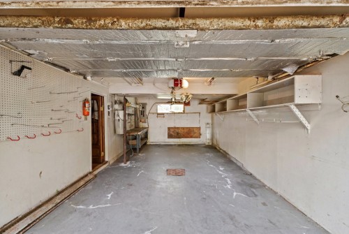 Garage - 1780 Rue Cedar, Mascouche, QC - Indoor Photo Showing Garage