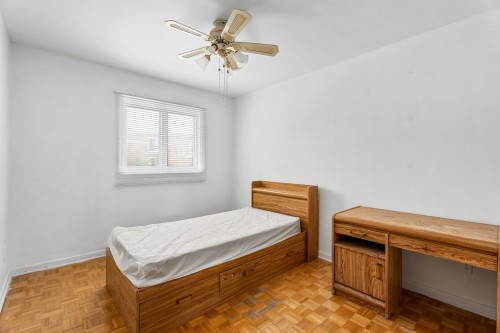 Chambre à coucher - 101 16E Rue, Laval (Laval-Des-Rapides), QC - Indoor Photo Showing Bedroom