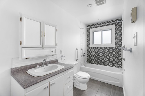 Salle de bains - 101 16E Rue, Laval (Laval-Des-Rapides), QC - Indoor Photo Showing Bathroom