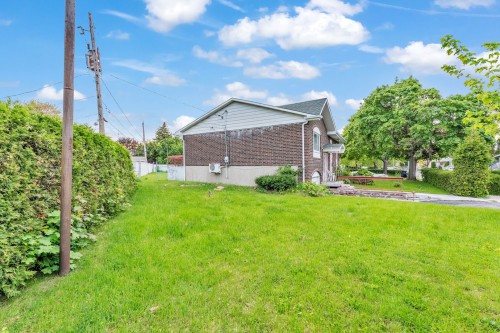 Cour - 101 16E Rue, Laval (Laval-Des-Rapides), QC - Outdoor