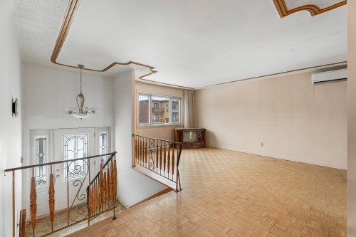 Salon - 101 16E Rue, Laval (Laval-Des-Rapides), QC - Indoor Photo Showing Other Room