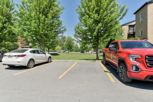 Stationnement - 7-6210 Boul. Chevrier, Brossard, QC - Outdoor