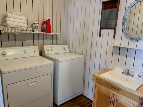 Salle de bains - 153 Route Principale, Saint-André-De-Restigouche, QC - Indoor Photo Showing Laundry Room