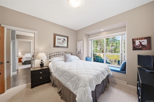 990 View Rd, Qualicum Beach, BC 