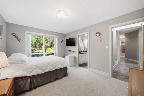 990 View Rd, Qualicum Beach, BC 