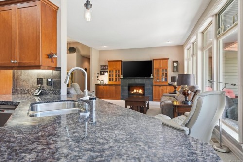 990 View Rd, Qualicum Beach, BC 