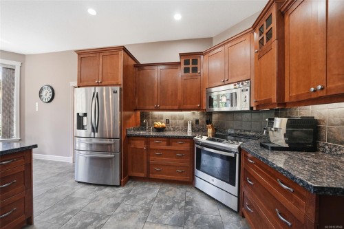 990 View Rd, Qualicum Beach, BC 