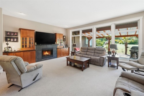 990 View Rd, Qualicum Beach, BC 