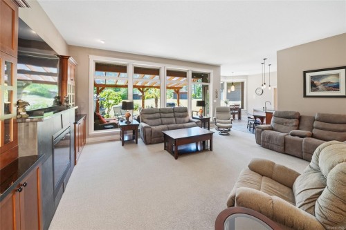990 View Rd, Qualicum Beach, BC 