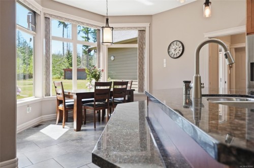 990 View Rd, Qualicum Beach, BC 