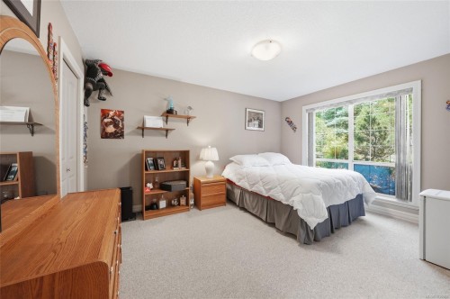 990 View Rd, Qualicum Beach, BC 