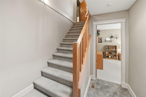 990 View Rd, Qualicum Beach, BC 