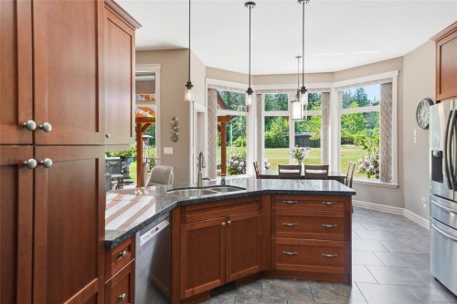 990 View Rd, Qualicum Beach, BC 