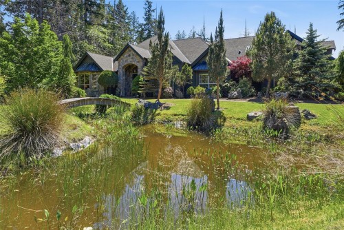 990 View Rd, Qualicum Beach, BC 